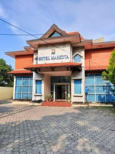 Hotel Mahkota Pati Luaran gambar